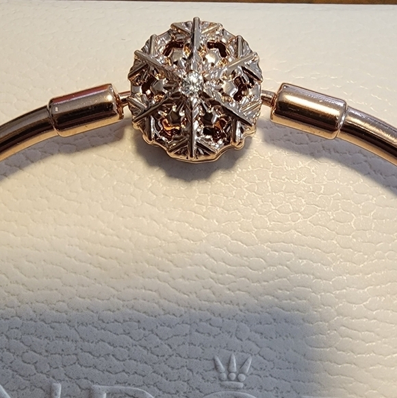 Pandora Moments Sparkling Snowflake Clasp Bangle Bracelet Rose gold plated - Picture 3 of 5